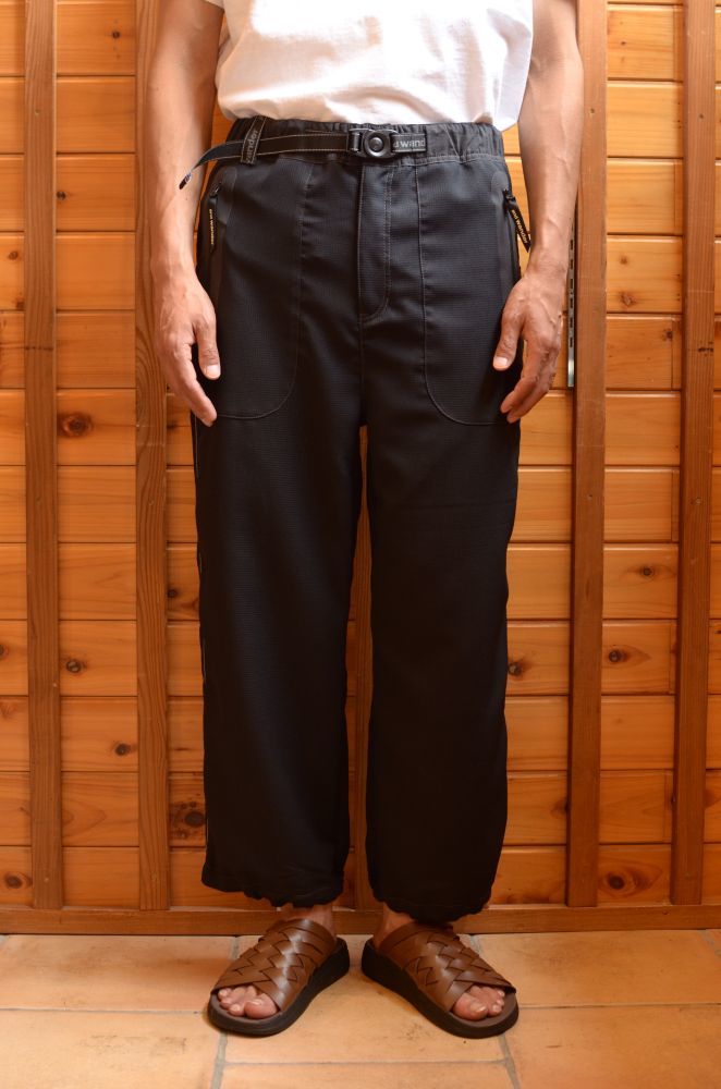 and wander (アンドワンダー) vent pants [BLACK] が入荷しました。