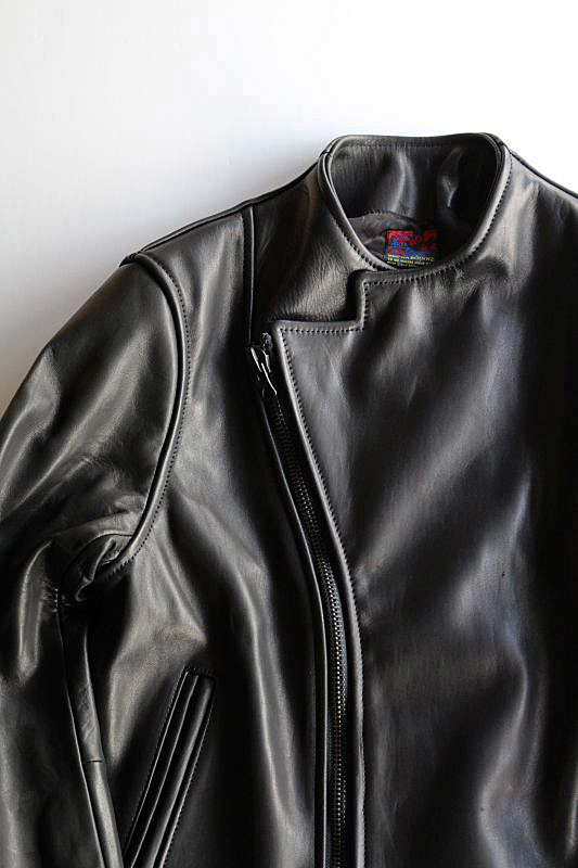BRU NA BOINNE (ブルーナボイン) アランジャケット [ブラック] が入荷しました。 