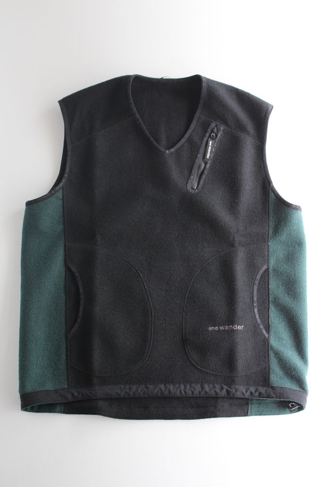 and wander (アンドワンダー) air wool vest 〔BLACK〕が入荷しました。