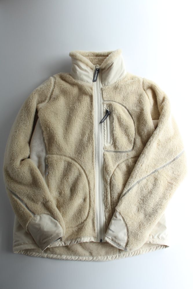 and wander (アンドワンダー) high loft fleece jacket 〔WHITE〕が入荷しました。