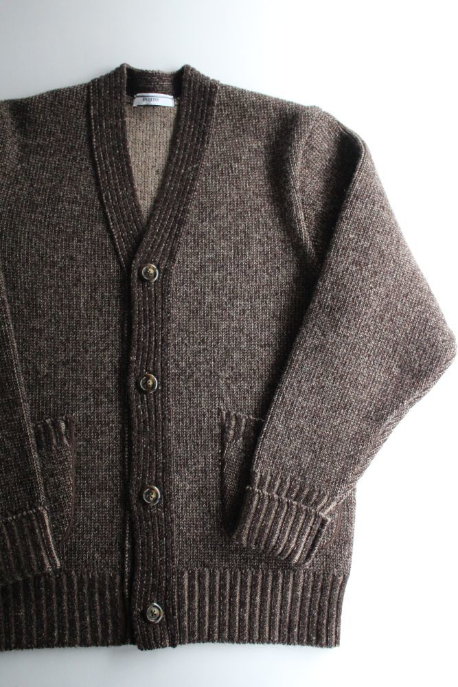 FUJITO (フジト) Lettered Cardigan [BROWN]が入荷しました。