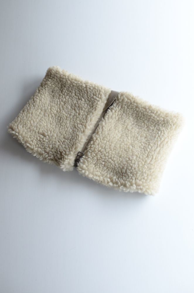 CURLY (カーリー) CLOUDY BOA NECK WARMER [BEIGE] が入荷しました。