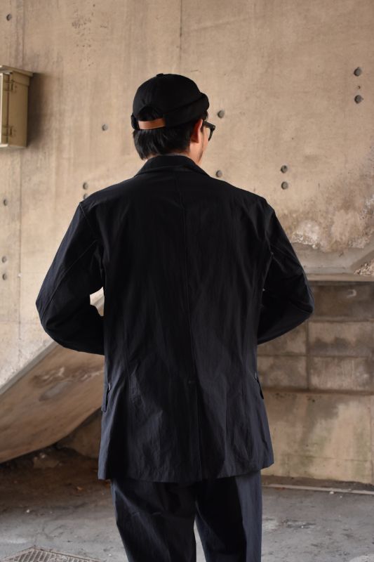 and wander (アンドワンダー) plain tailored stretch jacket [BLACK]