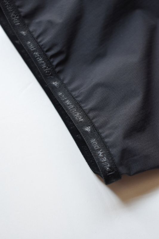 and wander (アンドワンダー) PERTEX wind T [BLACK]